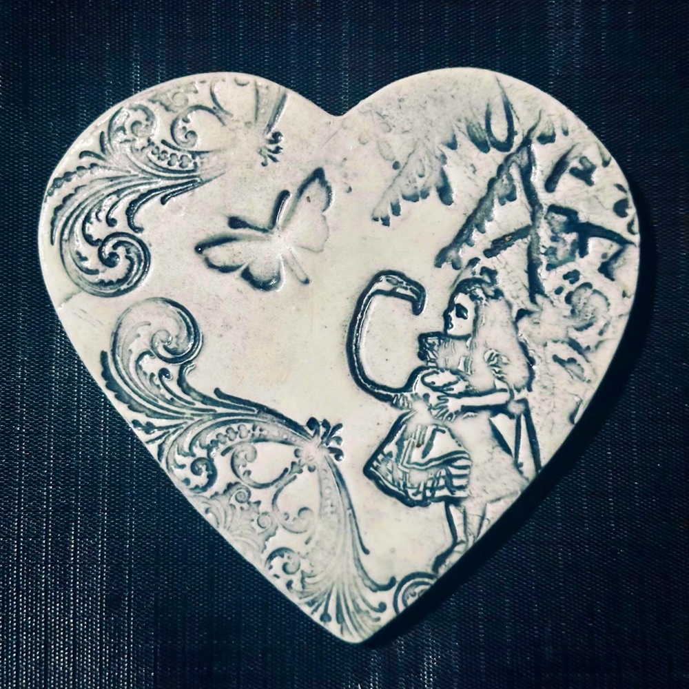 🎁 Alice in Wonderland Handmade Ceramic Heart Wall Art Decor New OOAK